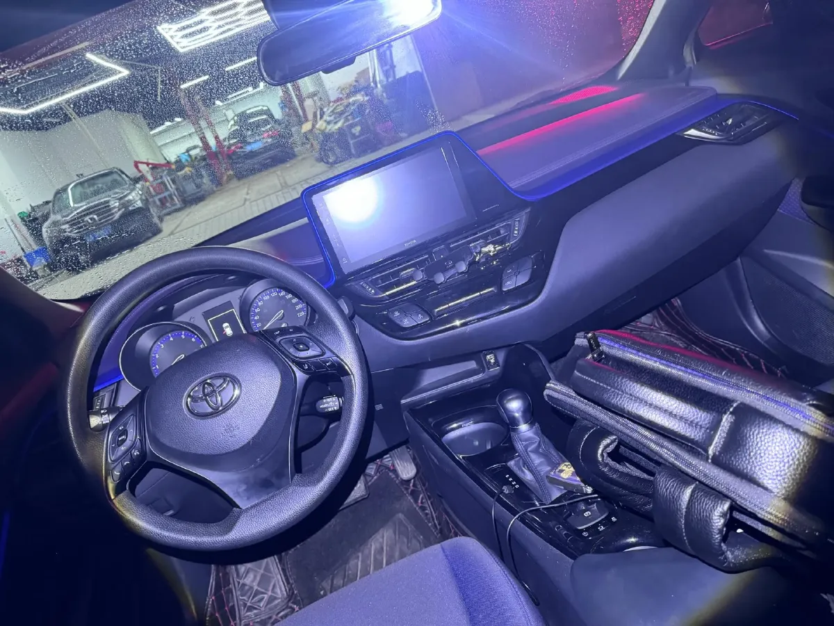 2020 Toyota C-HR 2.0L 171HP L4 CVT,autocango,china used car exporter,china ev exporter,chinese used car exporter,chinese used ev exporter