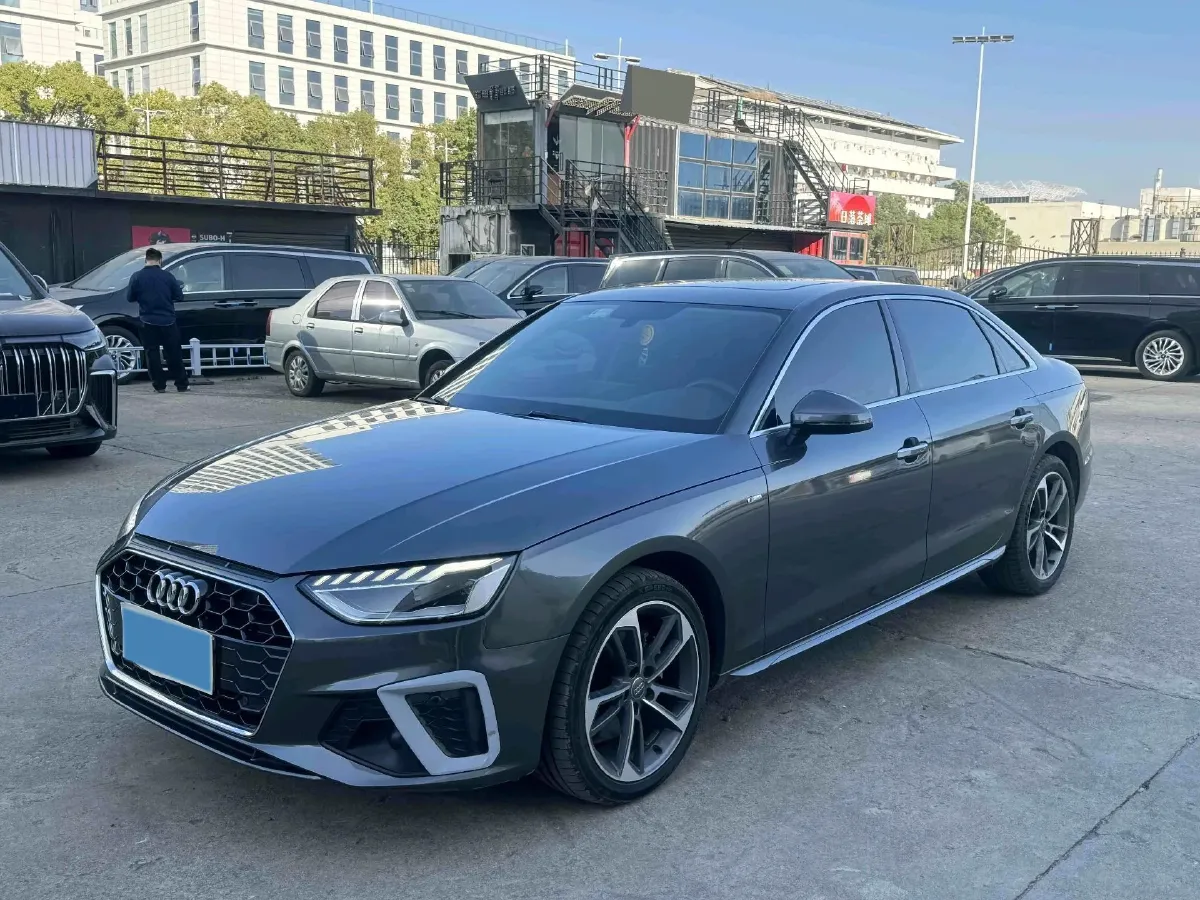 2022 Audi A4L 2.0T 190HP L4 7DCT,autocango,china used car exporter,china ev exporter,chinese used car exporter,chinese used ev exporter