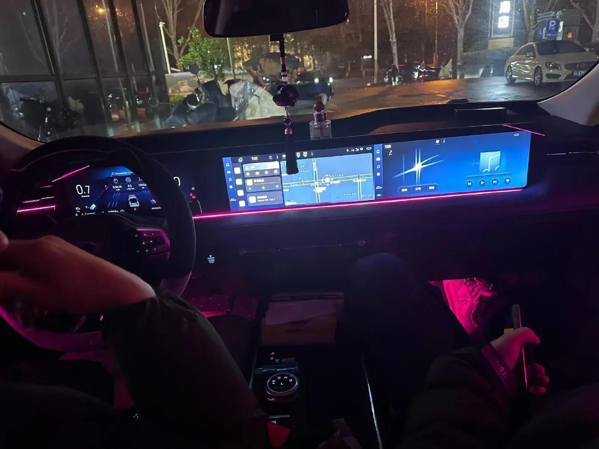 2025 Ford Mondeo 2.0T 254HP L4 8AT,autocango,china used car exporter,china ev exporter,chinese used car exporter,chinese used ev exporter