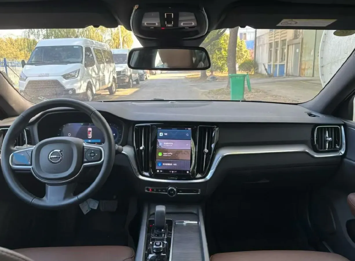 2025 Volvo S60 2.0T 197HP L4 7DCT,autocango,china used car exporter,china ev exporter,chinese used car exporter,chinese used ev exporter