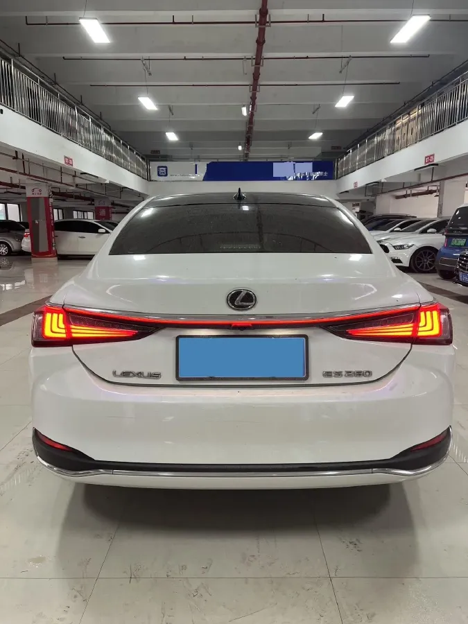 2018 Lexus ES 2.5L 207HP L4 8AT,autocango,china used car exporter,china ev exporter,chinese used car exporter,chinese used ev exporter