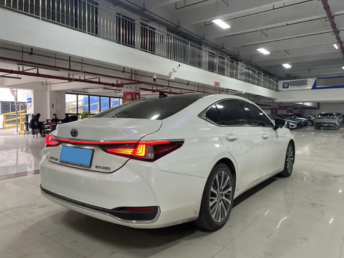 2018 Lexus ES 2.5L 207HP L4 8AT,autocango,china used car exporter,china ev exporter,chinese used car exporter,chinese used ev exporter