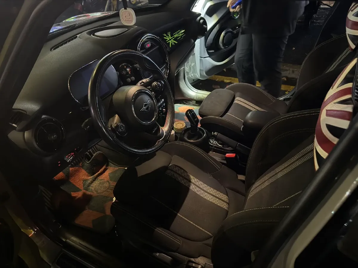 2021 MINI MINI 1.5T 136HP L3 7DCT,autocango,china used car exporter,china ev exporter,chinese used car exporter,chinese used ev exporter