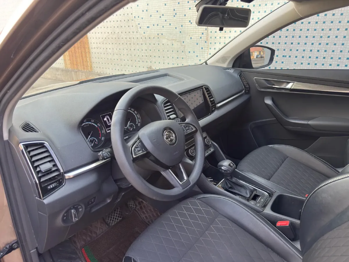 2020 Skoda Karoq 1.4T 150HP L4 7DCT,autocango,china used car exporter,china ev exporter,chinese used car exporter,chinese used ev exporter