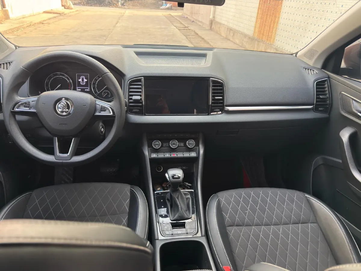 2020 Skoda Karoq 1.4T 150HP L4 7DCT,autocango,china used car exporter,china ev exporter,chinese used car exporter,chinese used ev exporter