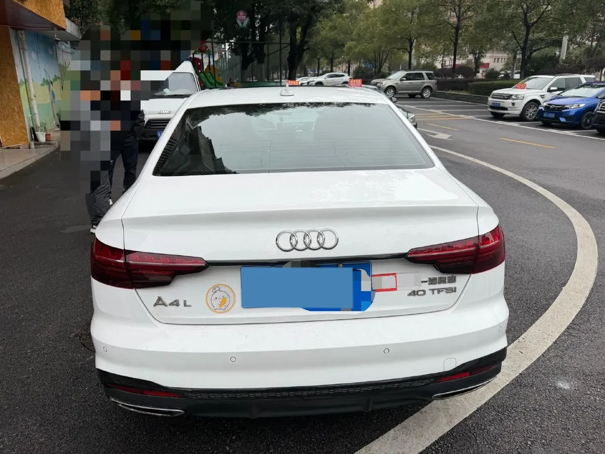 2022 Audi A4L 2.0T 190HP L4 7DCT,autocango,china used car exporter,china ev exporter,chinese used car exporter,chinese used ev exporter