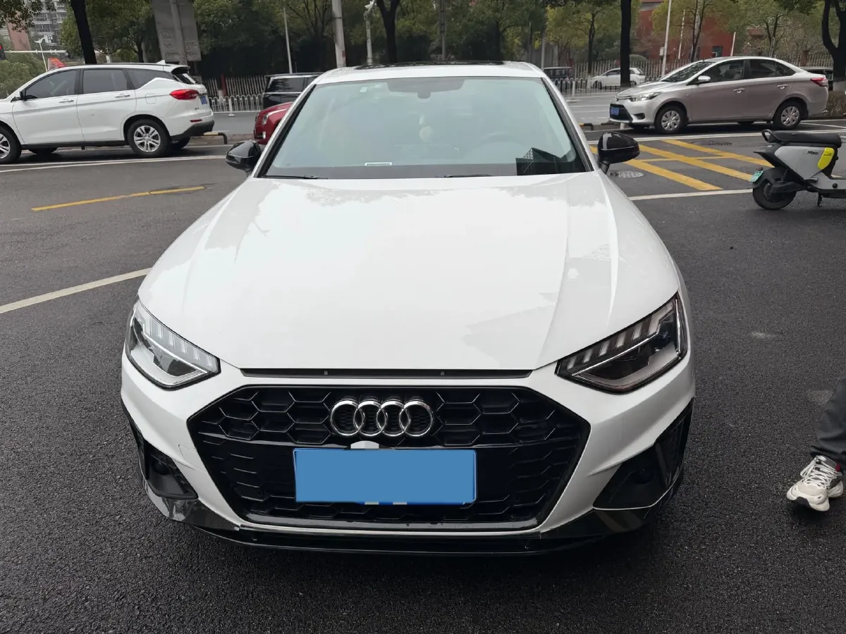 2022 Audi A4L 2.0T 190HP L4 7DCT,autocango,china used car exporter,china ev exporter,chinese used car exporter,chinese used ev exporter