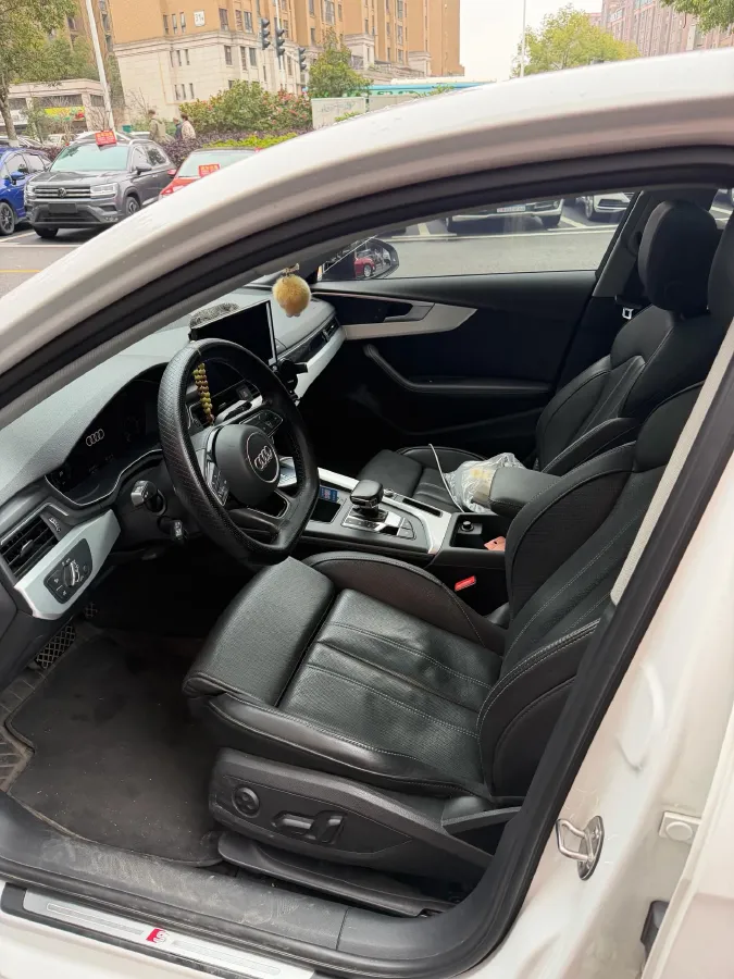 2022 Audi A4L 2.0T 190HP L4 7DCT,autocango,china used car exporter,china ev exporter,chinese used car exporter,chinese used ev exporter