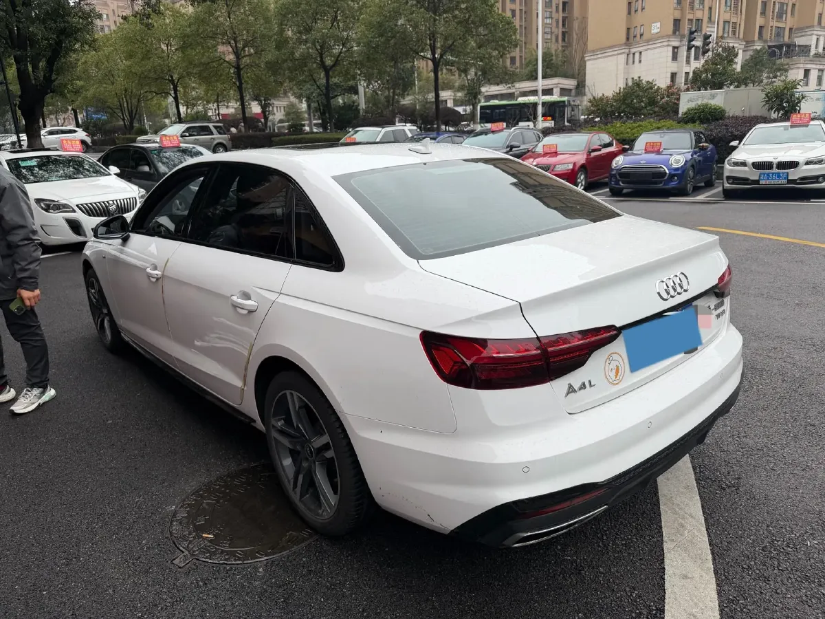 2022 Audi A4L 2.0T 190HP L4 7DCT,autocango,china used car exporter,china ev exporter,chinese used car exporter,chinese used ev exporter