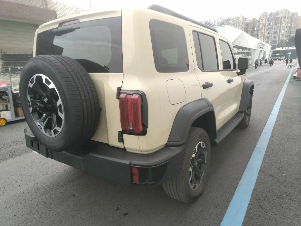 2025 Tank 300 2.0T 252HP L4 9AT PHEV,autocango,china used car exporter,china ev exporter,chinese used car exporter,chinese used ev exporter