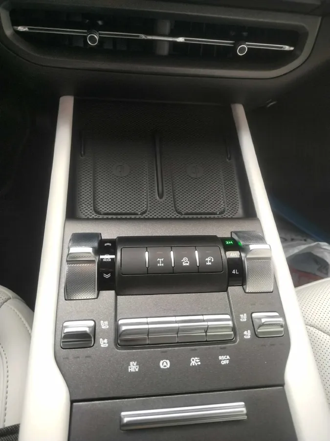 2025 Tank 300 2.0T 252HP L4 9AT PHEV,autocango,china used car exporter,china ev exporter,chinese used car exporter,chinese used ev exporter