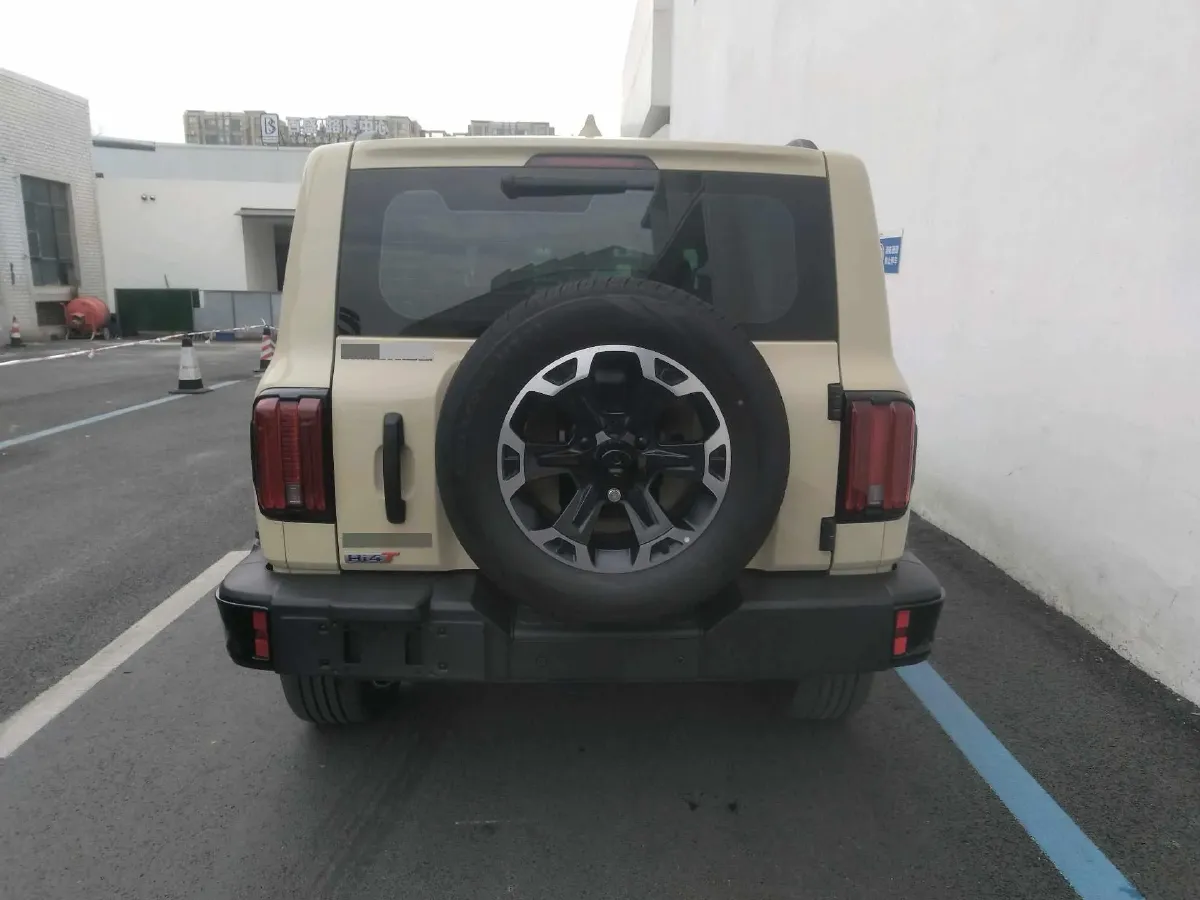 2025 Tank 300 2.0T 252HP L4 9AT PHEV,autocango,china used car exporter,china ev exporter,chinese used car exporter,chinese used ev exporter