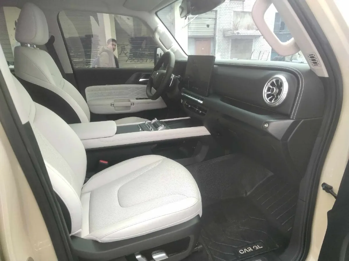 2025 Tank 300 2.0T 252HP L4 9AT PHEV,autocango,china used car exporter,china ev exporter,chinese used car exporter,chinese used ev exporter