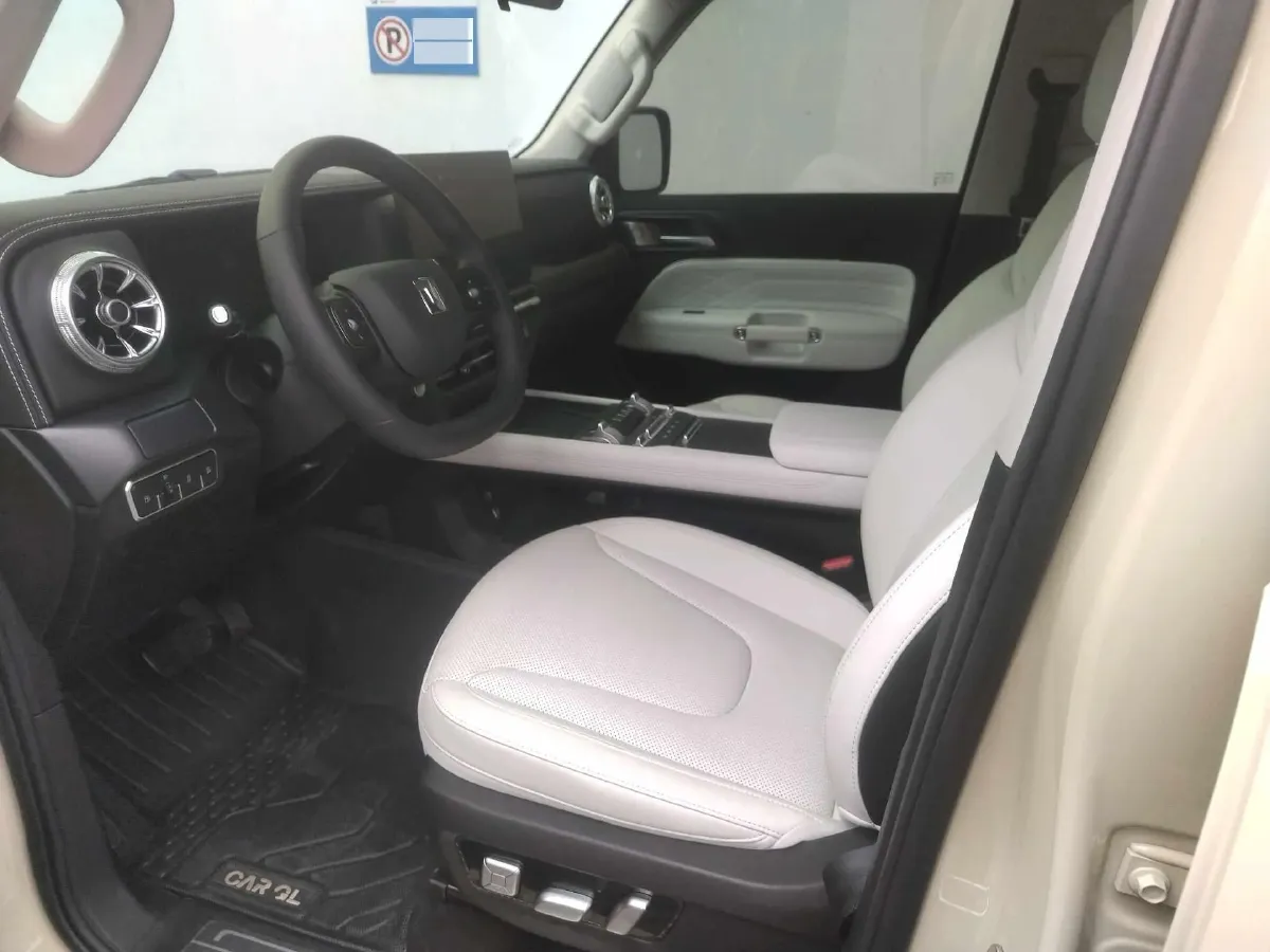 2025 Tank 300 2.0T 252HP L4 9AT PHEV,autocango,china used car exporter,china ev exporter,chinese used car exporter,chinese used ev exporter