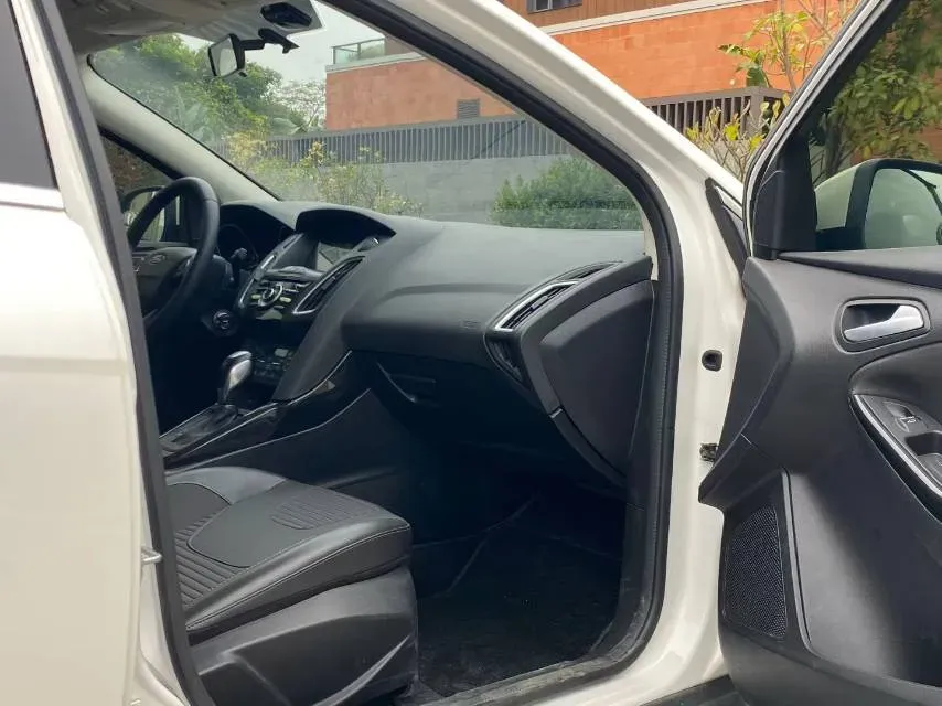 2017 Ford Focus 1.6L 125HP L4 6DCT,autocango,china used car exporter,china ev exporter,chinese used car exporter,chinese used ev exporter