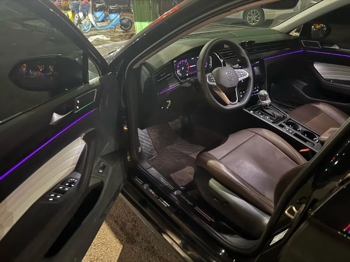 2025 Volkswagen Magotan 2.0T 186HP L4 7DCT,autocango,china used car exporter,china ev exporter,chinese used car exporter,chinese used ev exporter