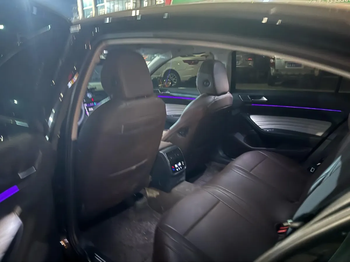 2025 Volkswagen Magotan 2.0T 186HP L4 7DCT,autocango,china used car exporter,china ev exporter,chinese used car exporter,chinese used ev exporter