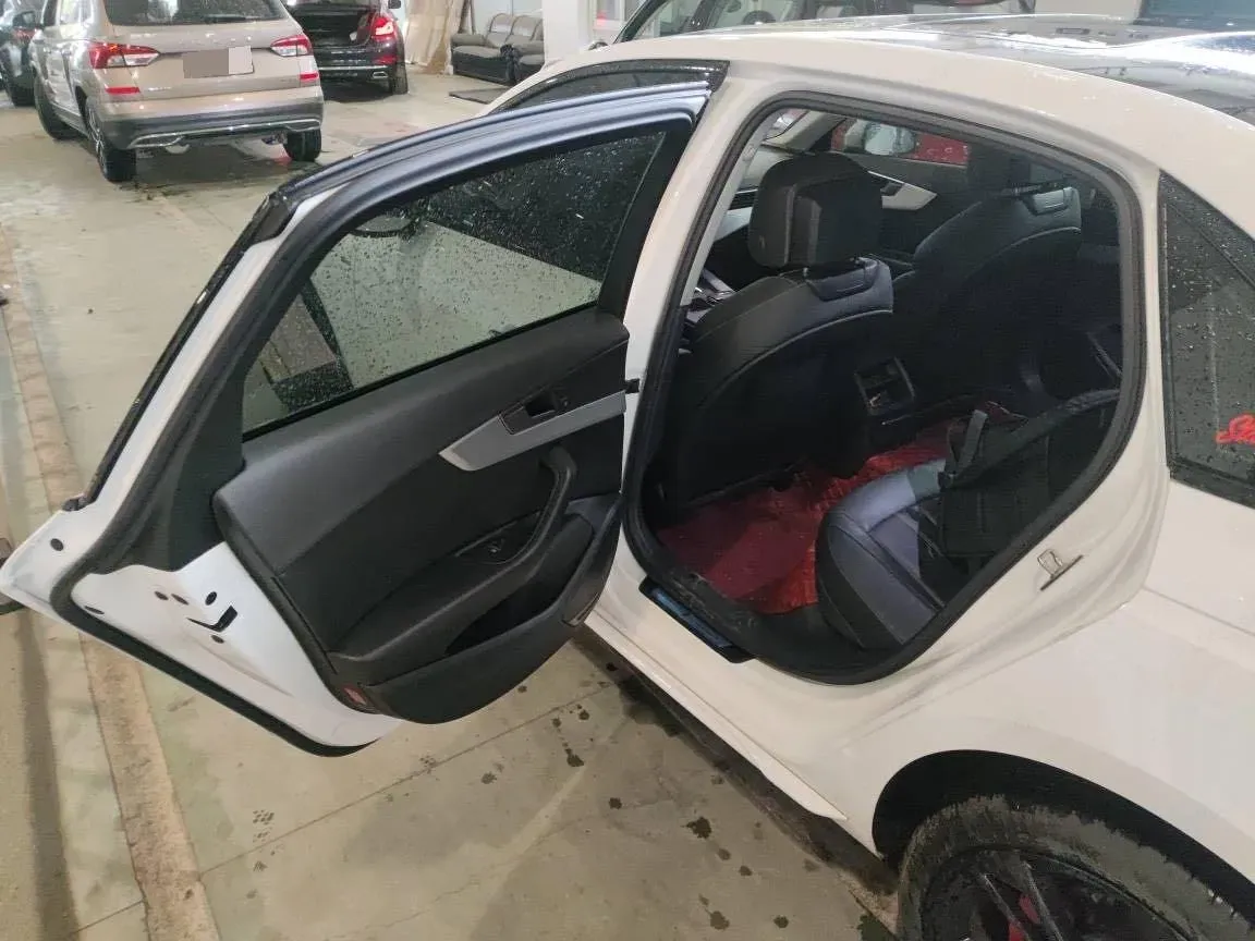 2020 Audi A4L 2.0T 190HP L4 7DCT,autocango,china used car exporter,china ev exporter,chinese used car exporter,chinese used ev exporter