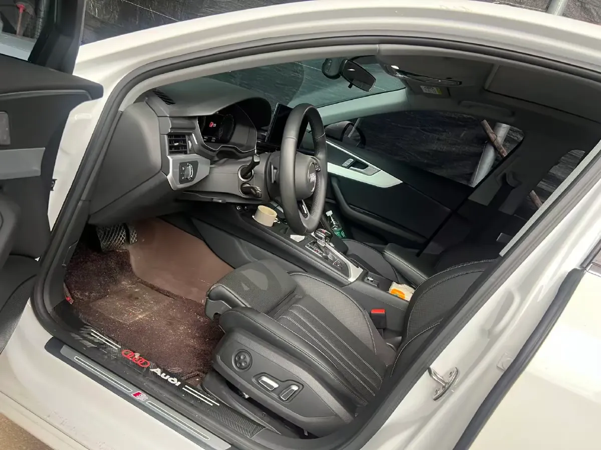 2024 Audi A4L 2.0T 190HP L4 7DCT,autocango,china used car exporter,china ev exporter,chinese used car exporter,chinese used ev exporter