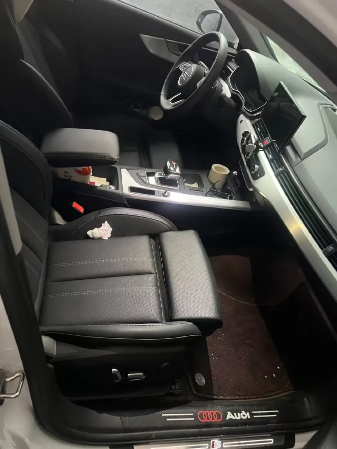 2024 Audi A4L 2.0T 190HP L4 7DCT,autocango,china used car exporter,china ev exporter,chinese used car exporter,chinese used ev exporter