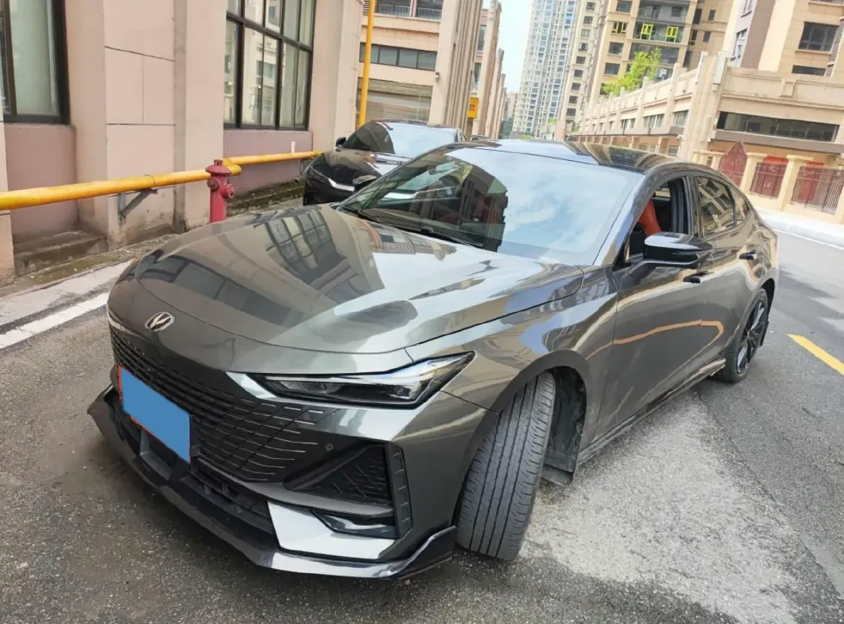 2023 ChangAn UNI-V 1.5T 188HP L4 7DCT,autocango,china used car exporter,china ev exporter,chinese used car exporter,chinese used ev exporter