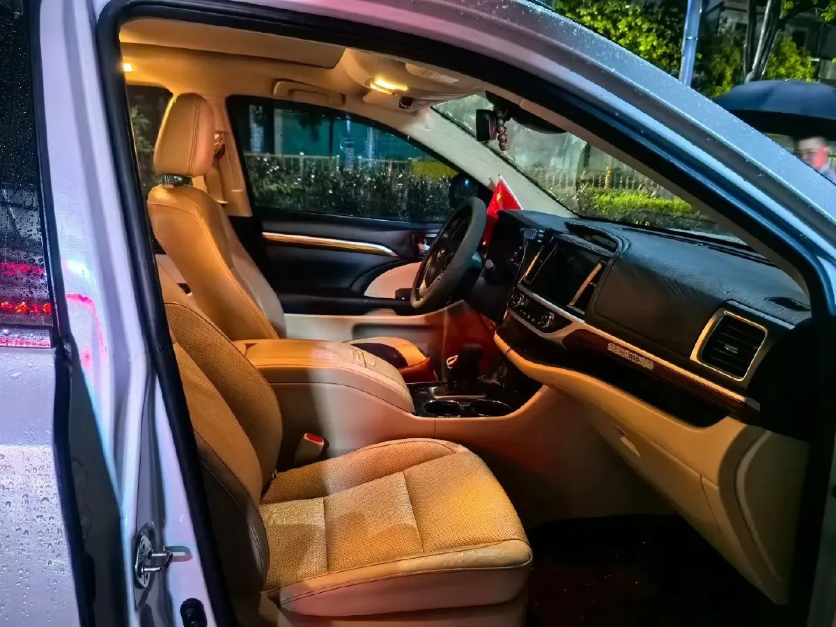 2021 Toyota Highlander 2.0T 220HP L4 6AT,autocango,china used car exporter,china ev exporter,chinese used car exporter,chinese used ev exporter