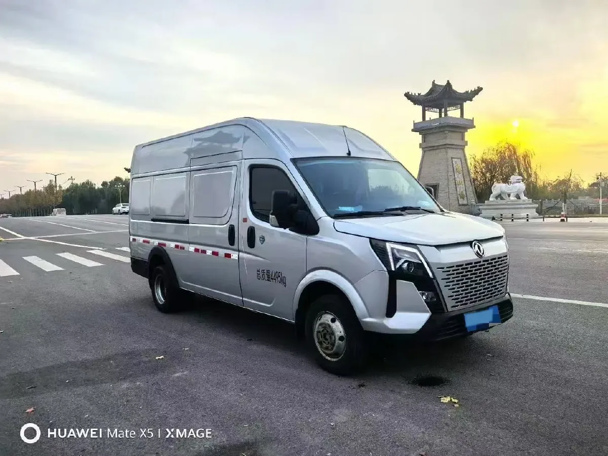2023 Ford Transit 2.0T 220HP L4 5MT,autocango,china used car exporter,china ev exporter,chinese used car exporter,chinese used ev exporter