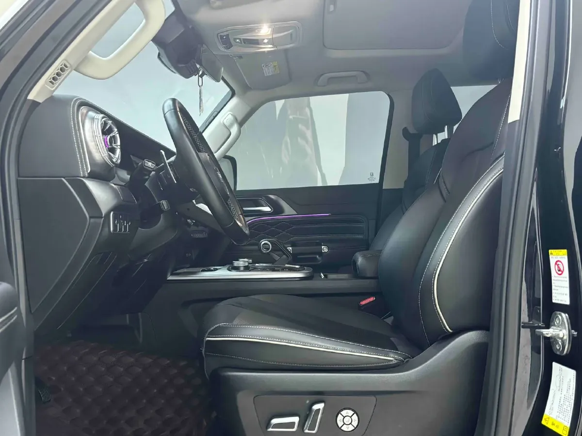 2023 Tank 300 2.0T 227HP L4 8AT,autocango,china used car exporter,china ev exporter,chinese used car exporter,chinese used ev exporter