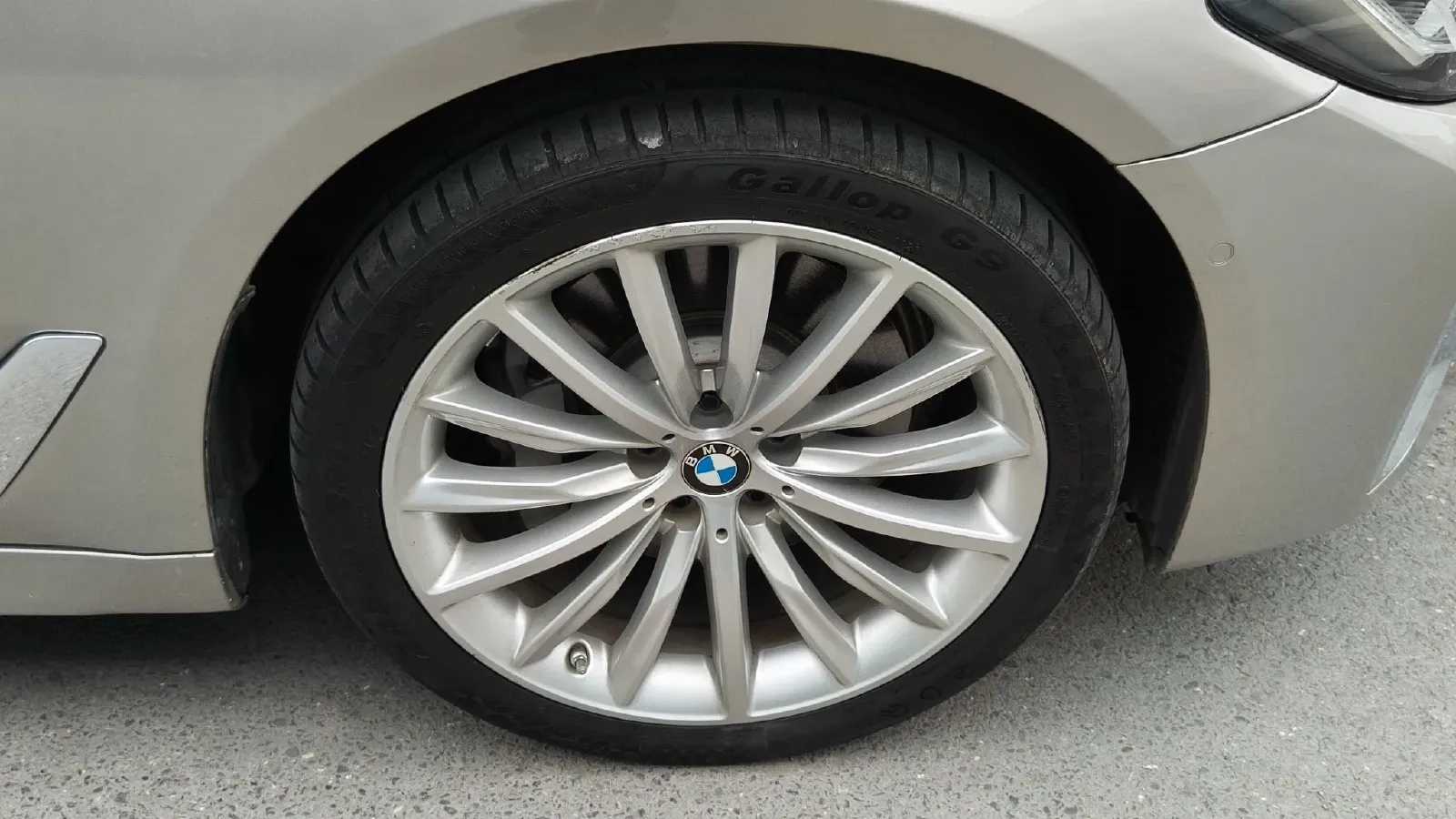 2022 BMW 5 Series 2.0T 252HP L4 8AT,autocango,china used car exporter,china ev exporter,chinese used car exporter,chinese used ev exporter