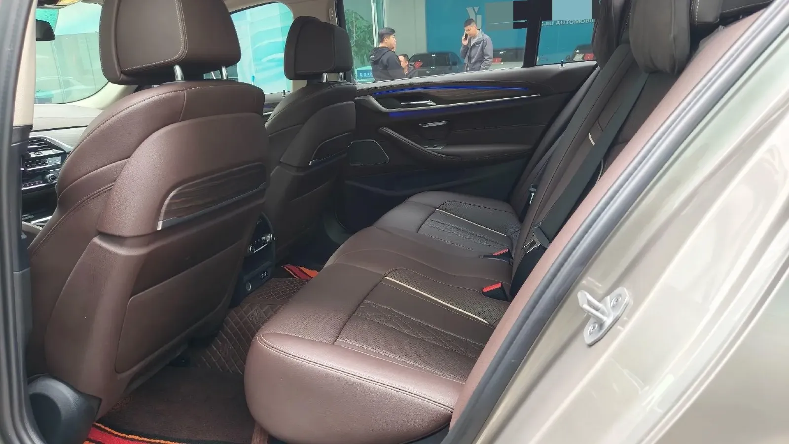 2022 BMW 5 Series 2.0T 252HP L4 8AT,autocango,china used car exporter,china ev exporter,chinese used car exporter,chinese used ev exporter