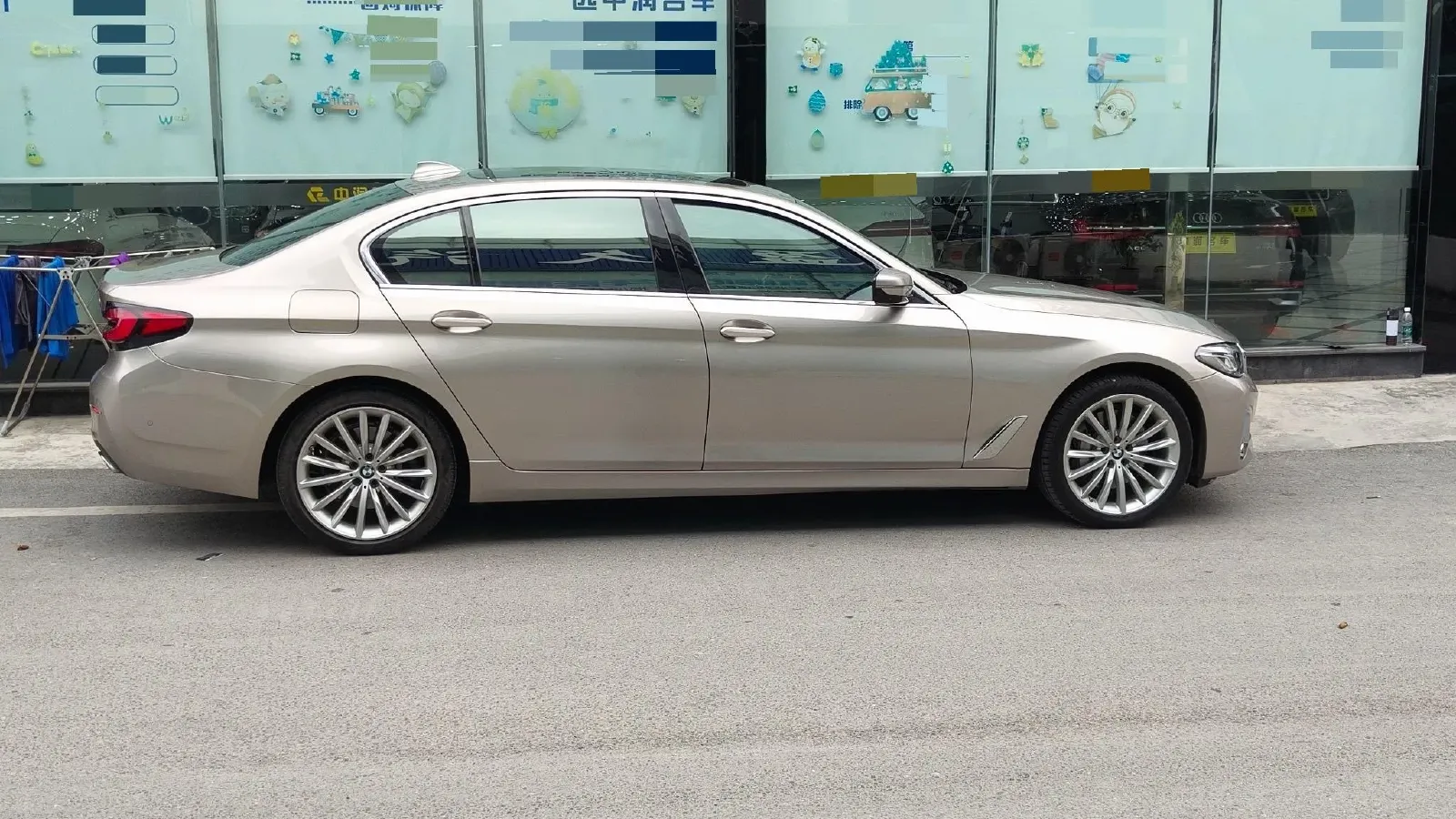 2022 BMW 5 Series 2.0T 252HP L4 8AT,autocango,china used car exporter,china ev exporter,chinese used car exporter,chinese used ev exporter