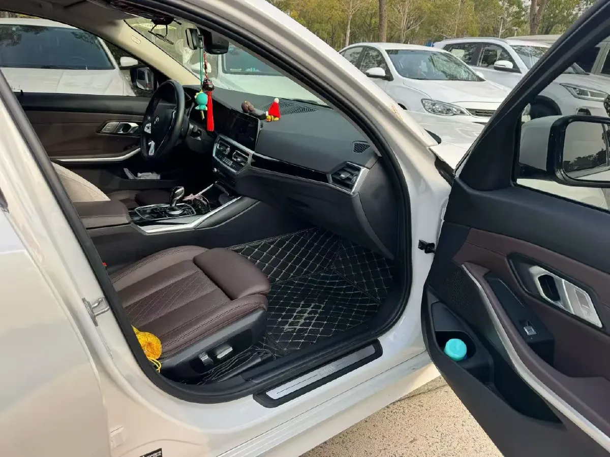 2022 BMW 3 Series 2.0T 156HP L4 8AT,autocango,china used car exporter,china ev exporter,chinese used car exporter,chinese used ev exporter