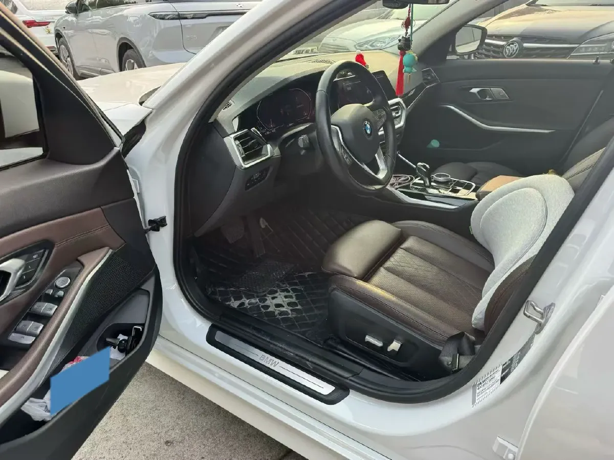 2022 BMW 3 Series 2.0T 156HP L4 8AT,autocango,china used car exporter,china ev exporter,chinese used car exporter,chinese used ev exporter