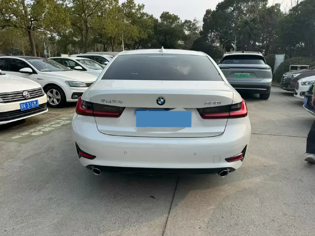 2022 BMW 3 Series 2.0T 156HP L4 8AT,autocango,china used car exporter,china ev exporter,chinese used car exporter,chinese used ev exporter