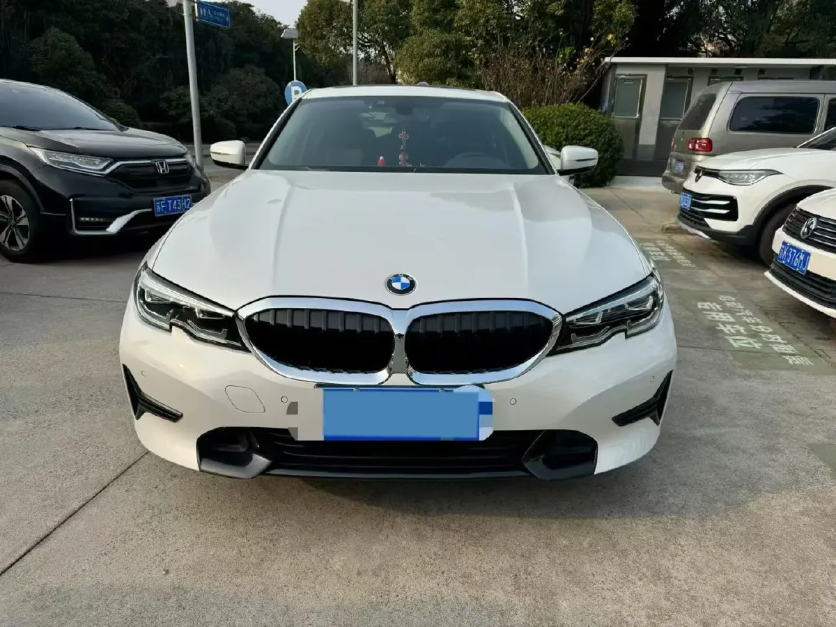 2022 BMW 3 Series 2.0T 156HP L4 8AT,autocango,china used car exporter,china ev exporter,chinese used car exporter,chinese used ev exporter