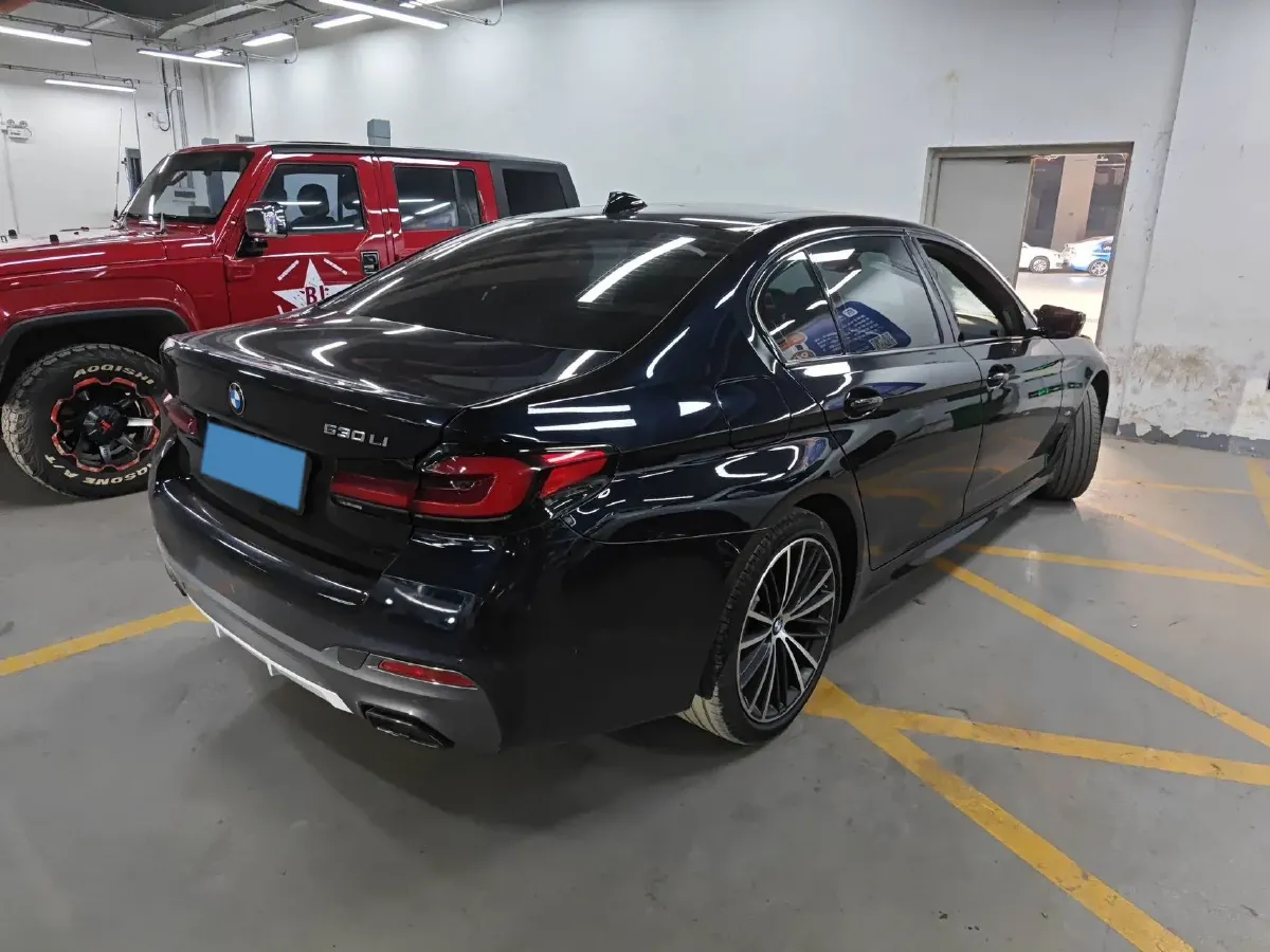 2021 BMW 5 Series 2.0T 252HP L4 8AT,autocango,china used car exporter,china ev exporter,chinese used car exporter,chinese used ev exporter