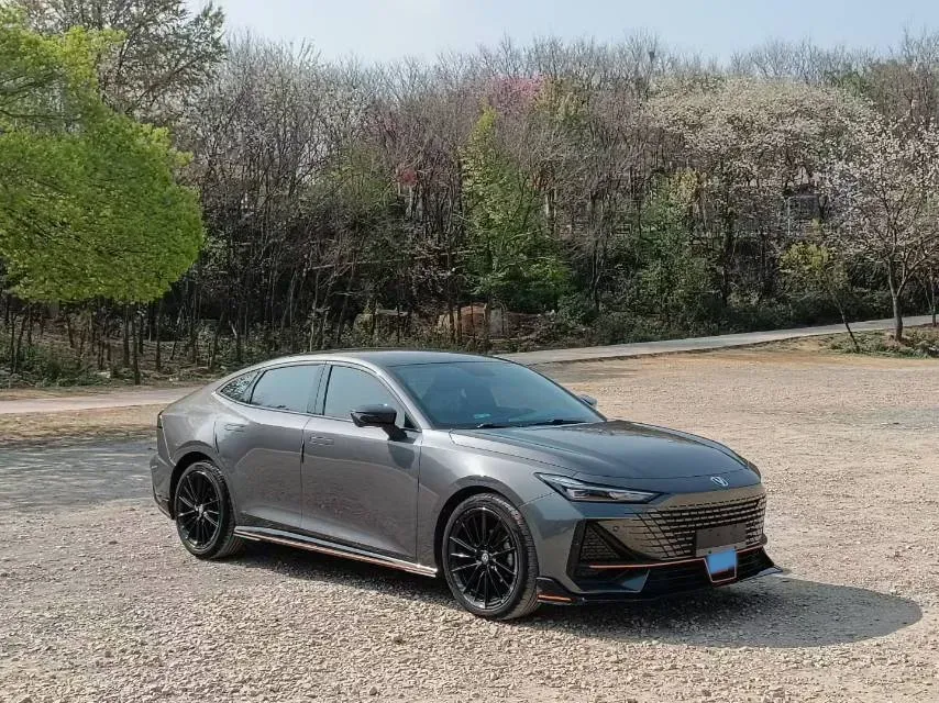 2022 ChangAn UNI-V 1.5T 188HP L4 7DCT,autocango,china used car exporter,china ev exporter,chinese used car exporter,chinese used ev exporter