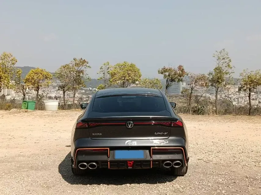 2022 ChangAn UNI-V 1.5T 188HP L4 7DCT,autocango,china used car exporter,china ev exporter,chinese used car exporter,chinese used ev exporter