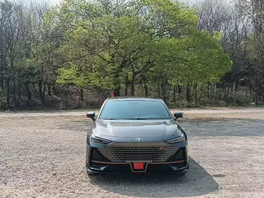 2022 ChangAn UNI-V 1.5T 188HP L4 7DCT,autocango,china used car exporter,china ev exporter,chinese used car exporter,chinese used ev exporter