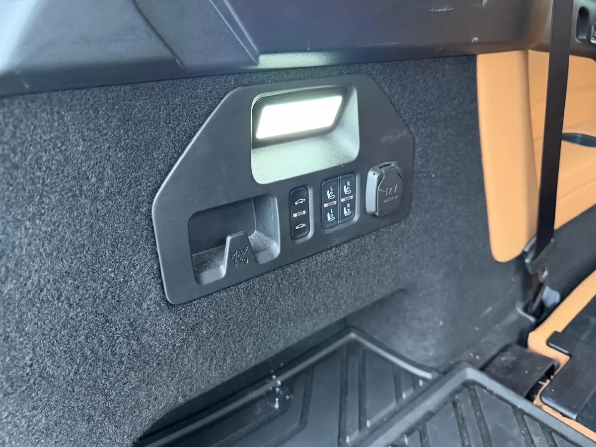 2024 LYNK&CO 09 EM-P 2.0T 254HP L4 3DHT PHEV 40.1KWH,autocango,china used car exporter,china ev exporter,chinese used car exporter,chinese used ev exporter