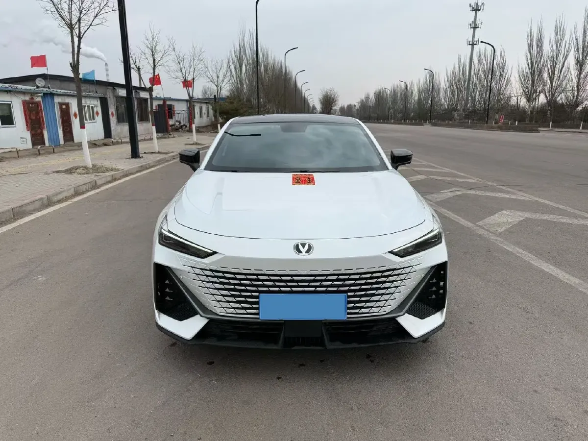 2022 ChangAn UNI-V 1.5T 188HP L4 7DCT,autocango,china used car exporter,china ev exporter,chinese used car exporter,chinese used ev exporter