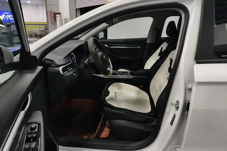 2025 Geely Emgrand 1.5L 127HP L4 5MT,autocango,china used car exporter,china ev exporter,chinese used car exporter,chinese used ev exporter