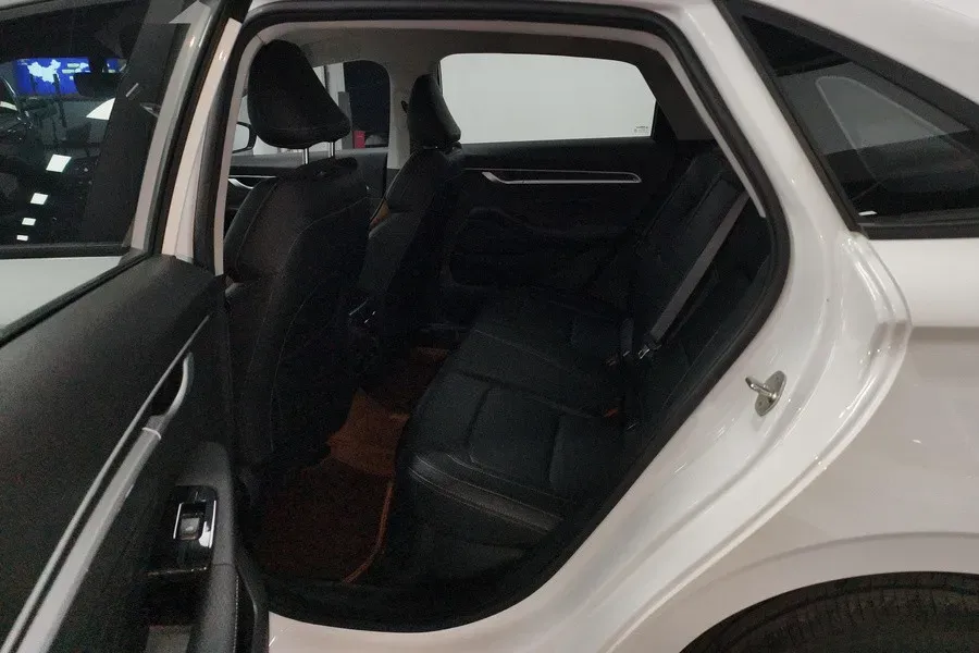 2025 Geely Emgrand 1.5L 127HP L4 5MT,autocango,china used car exporter,china ev exporter,chinese used car exporter,chinese used ev exporter