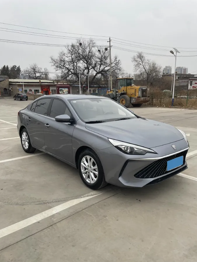 2023 Roewe i5 1.5L 129HP L4 5MT,autocango,china used car exporter,china ev exporter,chinese used car exporter,chinese used ev exporter