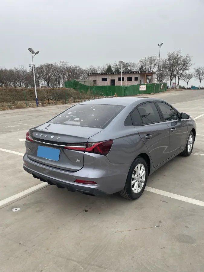 2023 Roewe i5 1.5L 129HP L4 5MT,autocango,china used car exporter,china ev exporter,chinese used car exporter,chinese used ev exporter