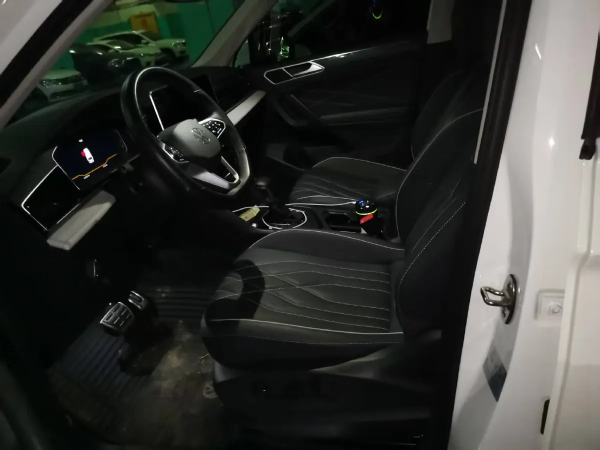 2023 Volkswagen Tiguan L 2.0T 186HP L4 7DCT,autocango,china used car exporter,china ev exporter,chinese used car exporter,chinese used ev exporter