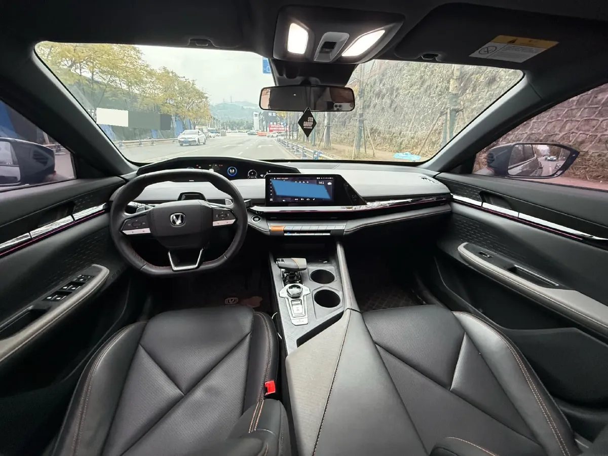 2022 ChangAn UNI-V 1.5T 188HP L4 7DCT,autocango,china used car exporter,china ev exporter,chinese used car exporter,chinese used ev exporter