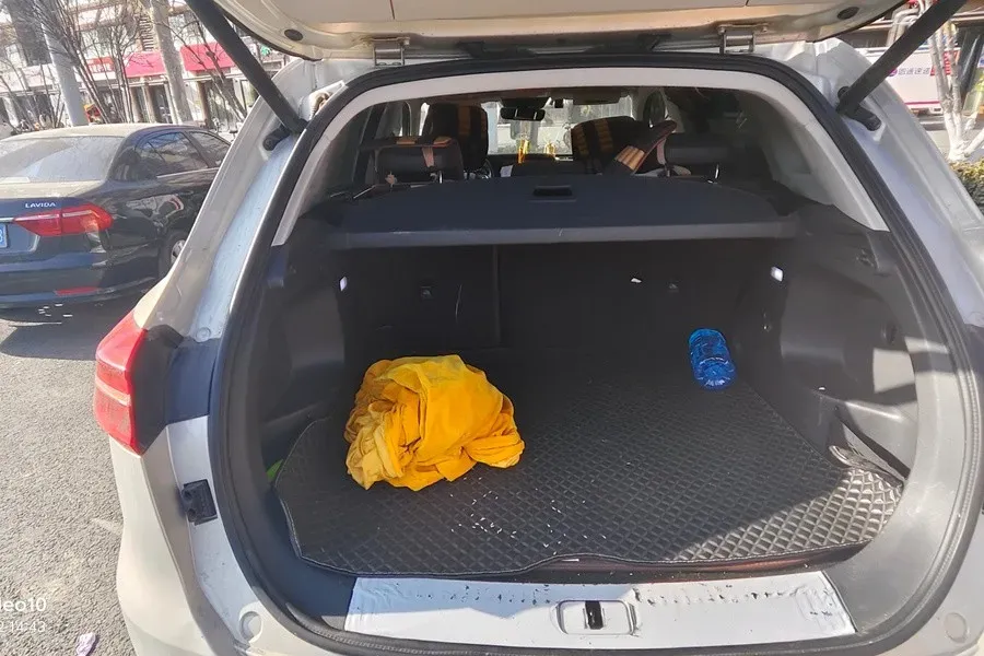 2022 HongQi HS5 2.0T 224HP L4 6AT,autocango,china used car exporter,china ev exporter,chinese used car exporter,chinese used ev exporter