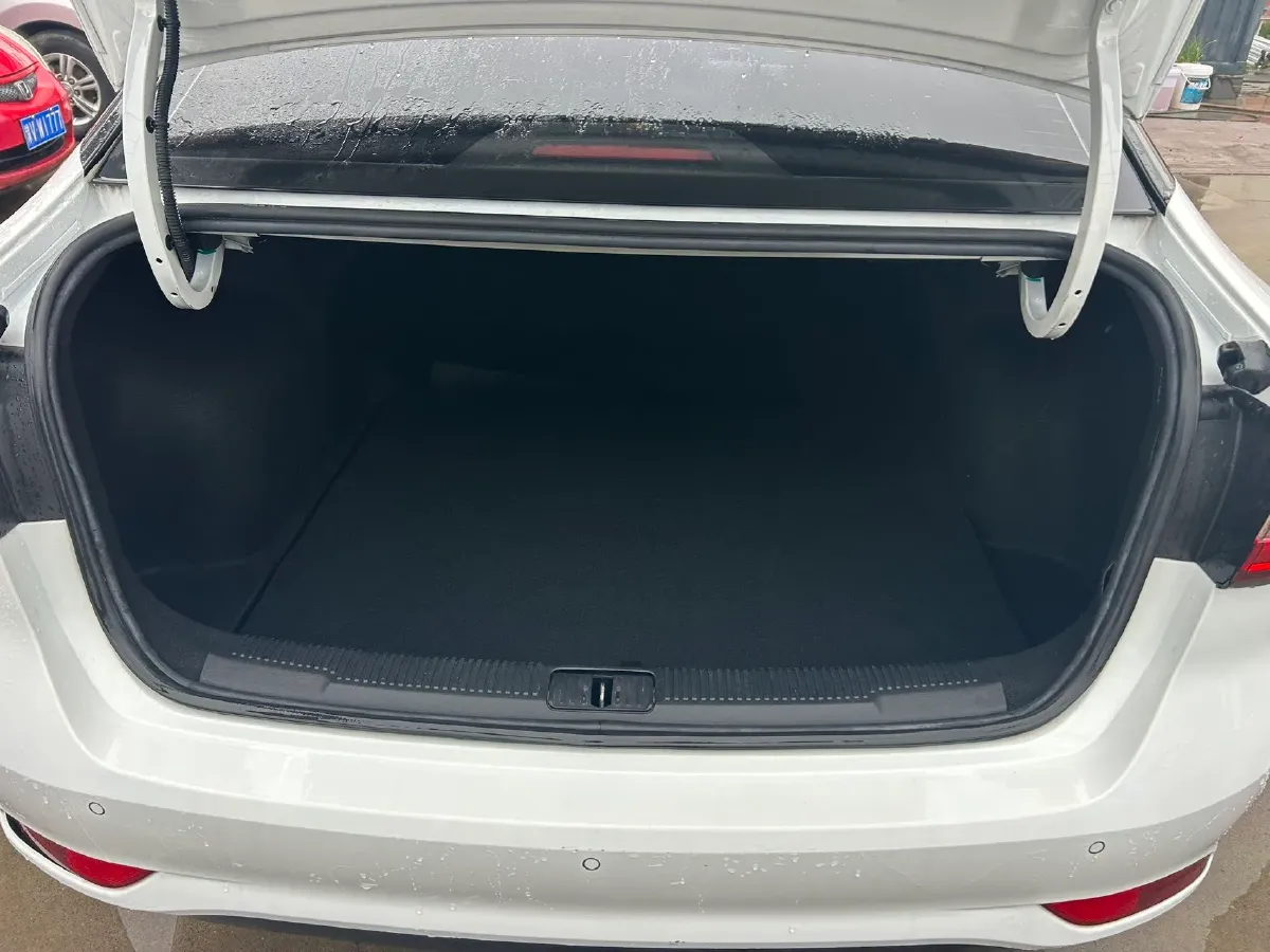 2019 Roewe i5 1.5L 120HP L4 CVT,autocango,china used car exporter,china ev exporter,chinese used car exporter,chinese used ev exporter