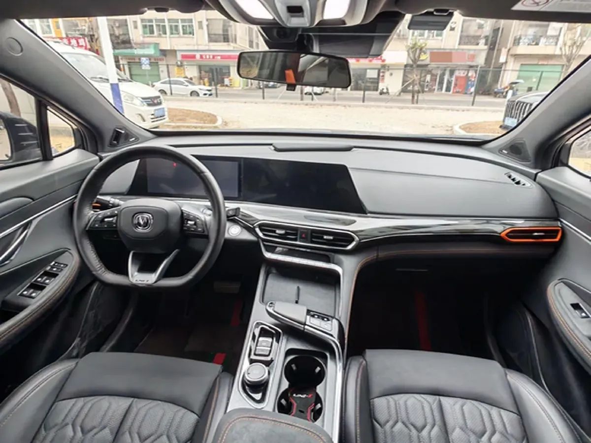 2022 ChangAn UNI-T 1.5T 188HP L4 7DCT,autocango,china used car exporter,china ev exporter,chinese used car exporter,chinese used ev exporter